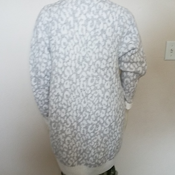 Victoria's secret  sweater - Picture 3 of 4